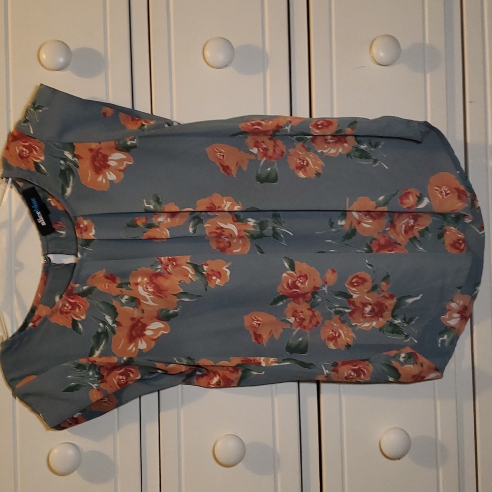 Alice Blue cap sleeve blouse